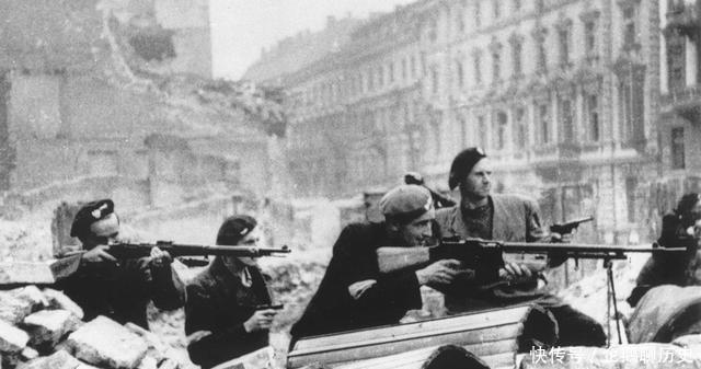 苏军|起义军鏖战华沙，苏军不去救援，这能怪苏联吗