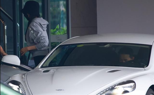 恩爱|罗晋为唐嫣当司机恩爱甜蜜,糖糖体态修长低调现身