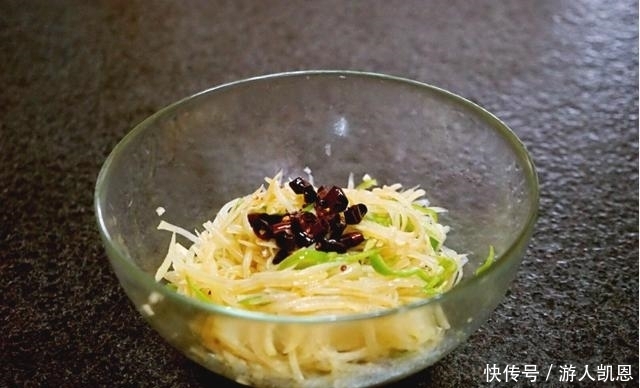a1705|炒土豆丝虽然简单,这几个烹饪误区,不少人犯过,不爽脆
