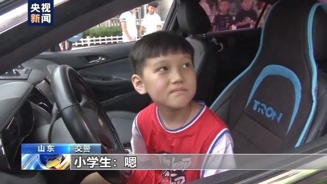 看不到|一辆行驶的轿车有几个盲区你知道吗?看完就懂了