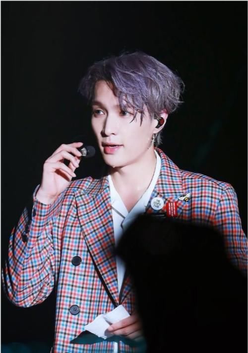  粉丝|张艺兴现身《忘不了餐厅2》：与朴爷爷打招呼，令EXO粉落泪