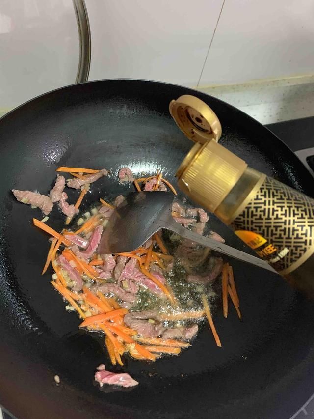 更劲道|在家做炒面,要是这样炒,面条更劲道,再也不粘锅