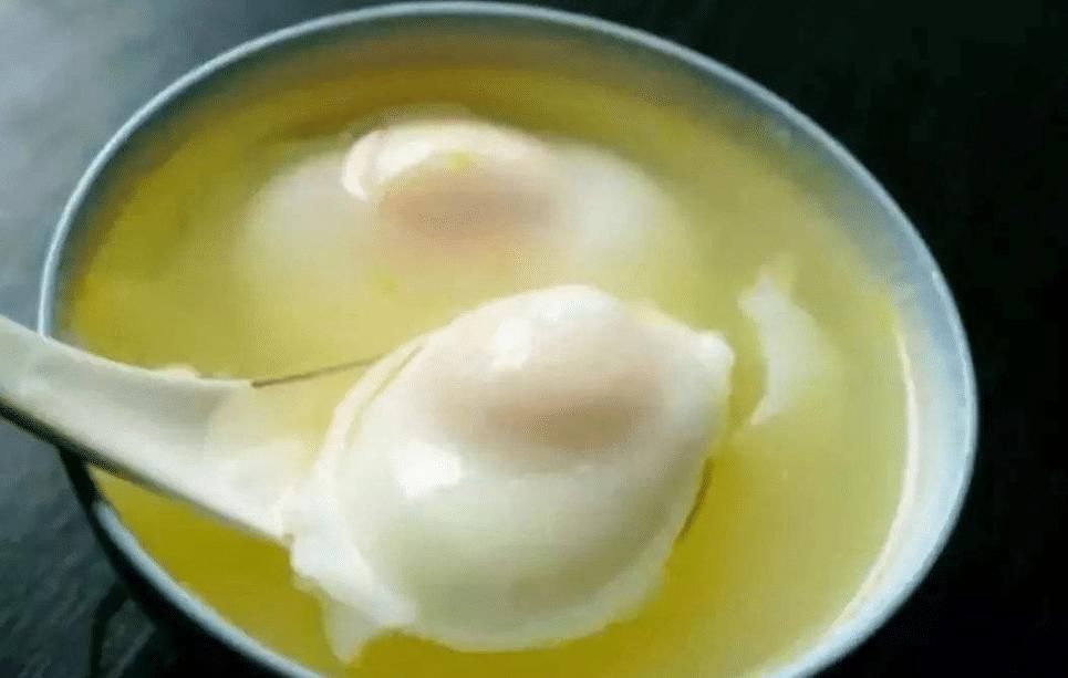  水煮荷包蛋|煮荷包蛋，有人开水下锅，有人温水下锅？多加1步，个个滑嫩圆溜