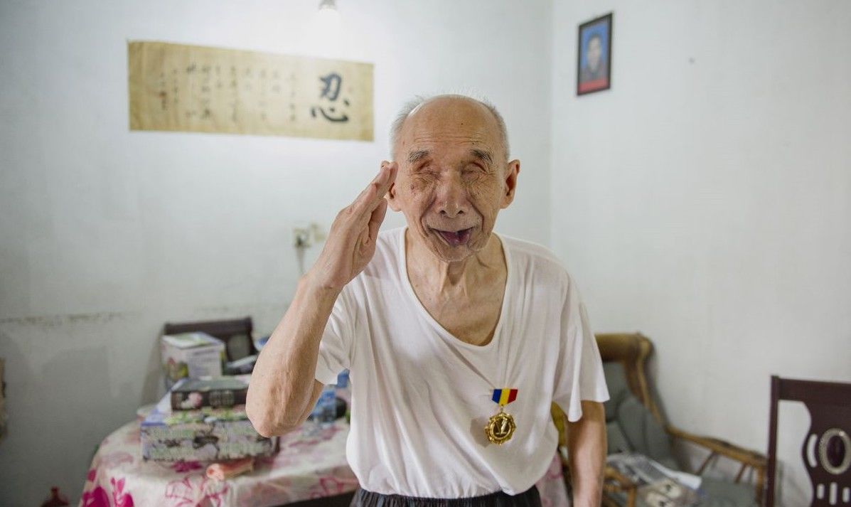 派出|老人隐姓埋名71年，因一小东西暴露身份，部队立即派出6辆坦克
