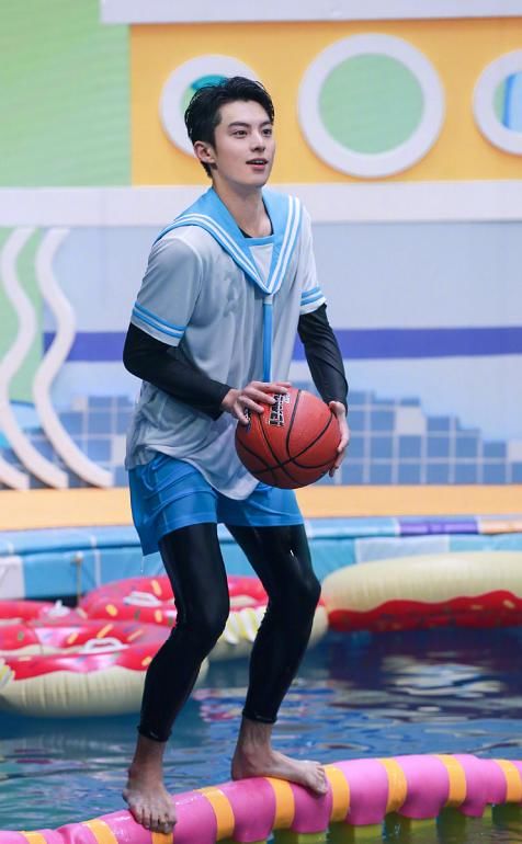 堪忧|王鹤棣吐槽前辈倚老卖老,被批情商堪忧,谢娜说了句公道话