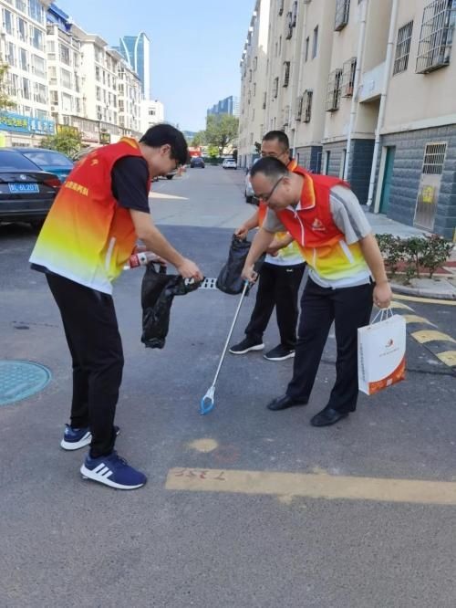日照市|党员先行 决战决胜——日照市体育局开展创城志愿服务活动