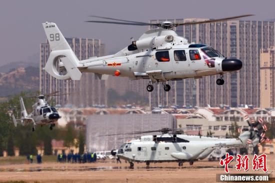 中国海军舰载航空兵某团训练