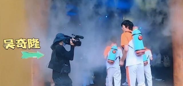  陈学冬|陈学冬被扒、吴奇隆被按倒，《元气满满的哥哥》真是撒了欢的在玩