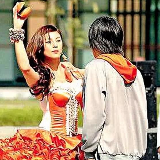 扒出|张雨绮出道不久的广告照被扒出,劣质妆容和镜头下,颜值让人跪了