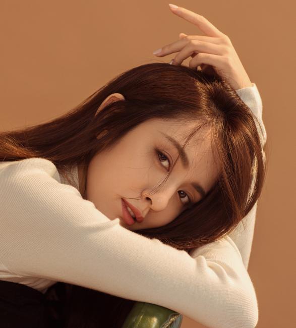  演员|她曾将胡歌吻到吐，把张嘉译亲肿，引网友争议，32岁却仍孤身一人