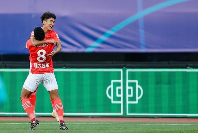 球员|国内八大顶薪球员!国安占五席鲁能无人入围,他们谁配得上顶薪?