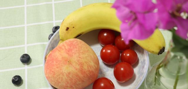  冰凉|夏天太热！来一杯水蜜桃气泡水，冰爽解渴，冰凉透心，做法简单