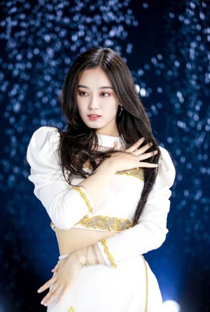  徐艺洋|创3庆功宴：鹿晗黄子韬有说有笑，而一旁徐艺洋的表情引人注意