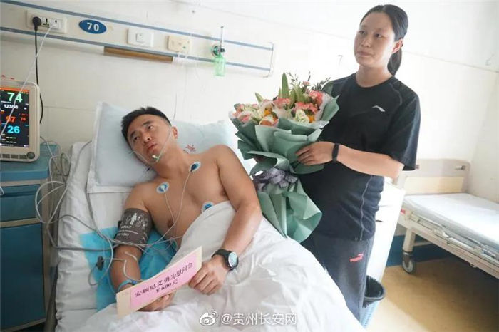  陈阳阳|“难受”，公交坠湖后路过救人法警回忆细节太揪心！网友：救人者真英雄