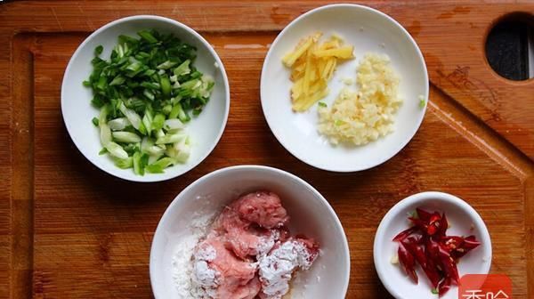  抢光|这菜2块钱能炒一大盘, 比吃肉香柔软又入味, 出锅就抢光