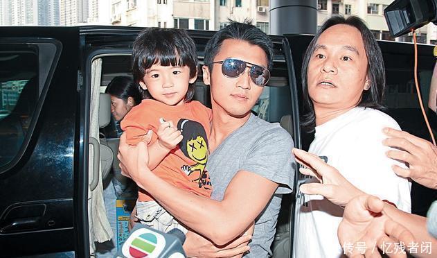 张柏芝|谢霆锋坦言还和张柏芝联系，不害怕王菲吃醋？他的回答很真实