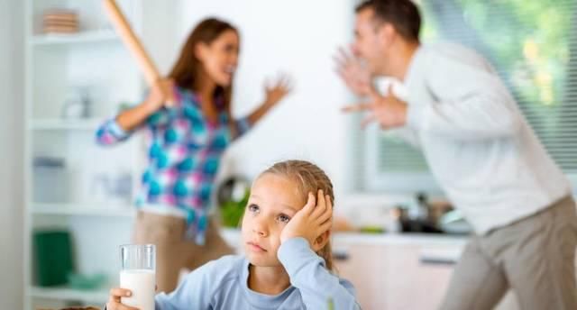  姐姐|目睹了爸爸殴打妈妈，家暴下的孩子，成长真的好辛苦