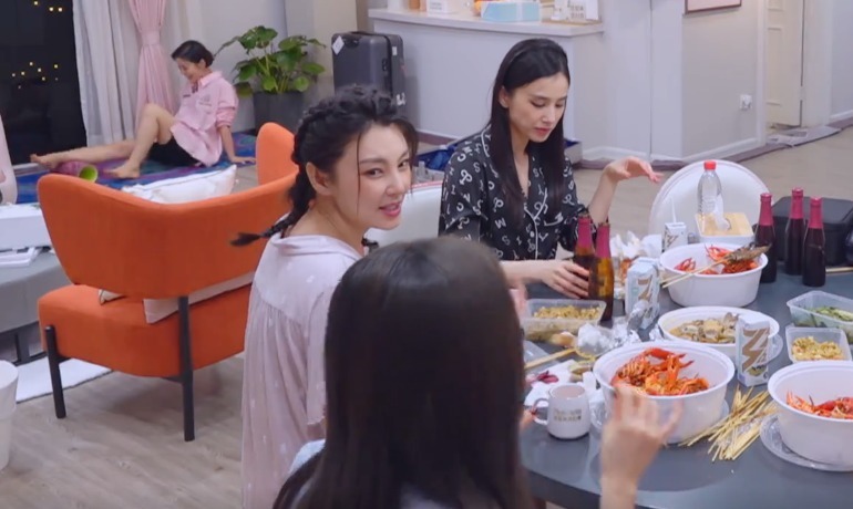  早已|对比李斯丹妮和郁可唯，丁当自身问题早已暴露