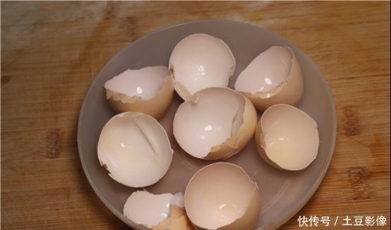 方法|今天才知道,原来打鸡蛋有诀窍,学会一招,干净不脏手,方法绝了