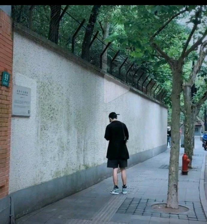 滑板|博君一肖发糖!工作室晒肖战生活日常,穿王一博同款还去街舞探班