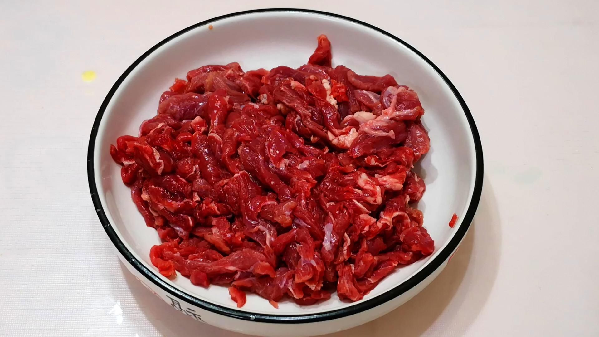  下锅|才知道，炒牛肉时不能直接下锅炒，教你1妙招，牛肉嫩滑，还不腥