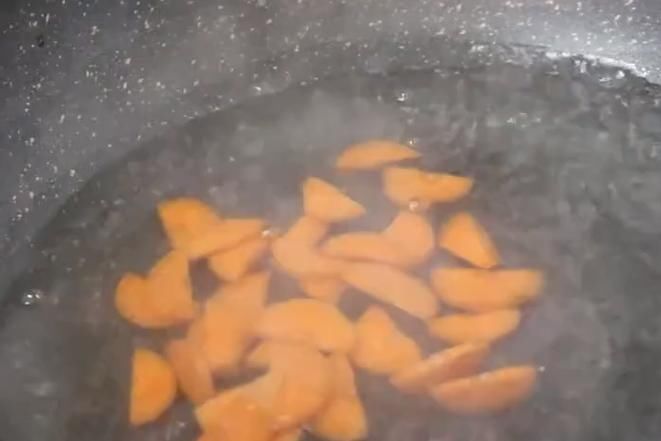 家常|西葫芦经典家常做法,做法简单,营养丰富,是道不错的下饭菜