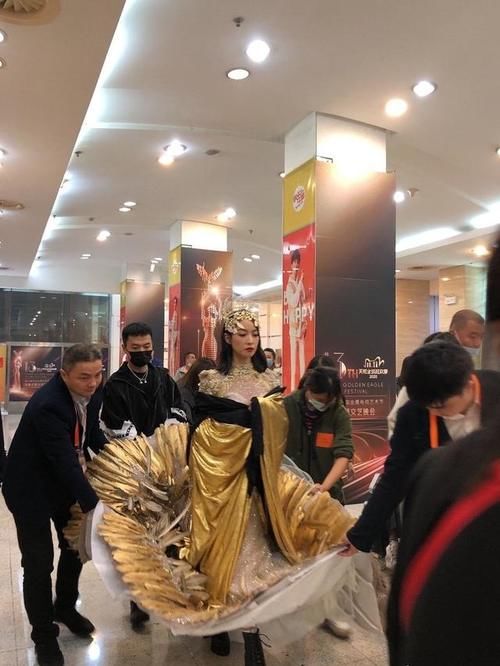  造型|宋茜金鹰女神造型邋遢惹吐槽，膀大腰圆堪称灾难，被嘲历届最丑