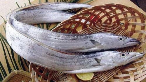 做法|炸带鱼,有人用淀粉,有人用面糊,大厨教你正确做法,别再乱炸了