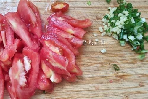  胸肉片|鸡胸肉这做法，不炸不煎，不放一滴油，营养低脂，美味又简单