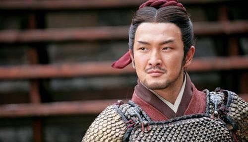 统帅|周瑜贵为全军统帅，为何会在两军阵前被射伤，原因并不复杂