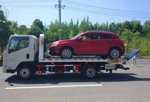  人心|天降暴雨，越野车堵住废品三轮车，下一幕温暖人心