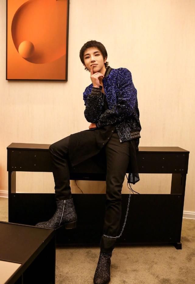 火星人|为保持嗓子干净三天不吃饭,华晨宇不立吃货人设,花花火星人实锤