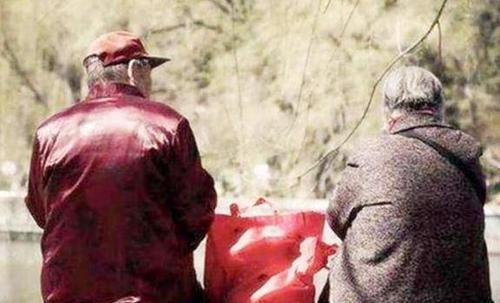 后悔|我国首批＂丁克＂现已步入晚年，看别人家庭热闹，如今他们后悔了吗