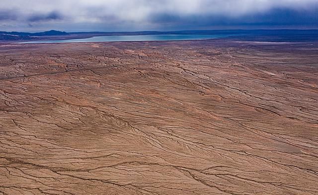  湖水|大柴旦：五彩谷天地雄奇之峻，翡翠湖水云婉约之华，柴达木探秘4