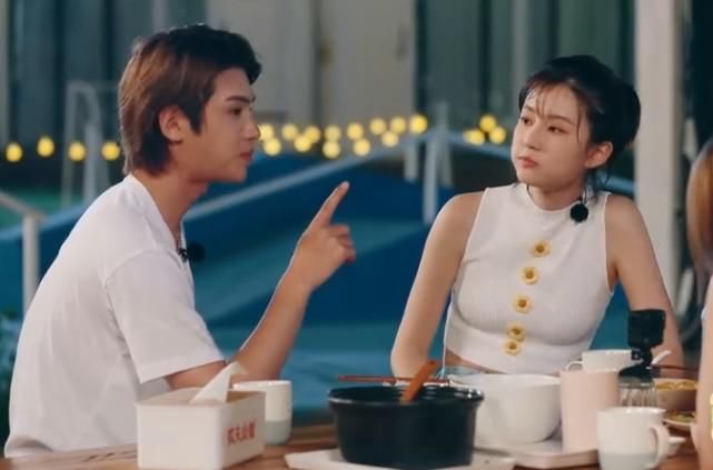  黄明昊|黄明昊考科一被老师骂上热搜，18岁的他，到底在考场经历了什么？