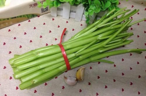  通便|夏季碱性时令菜，不吃就太亏，补钾通便又减肥，2元1把炒一盘