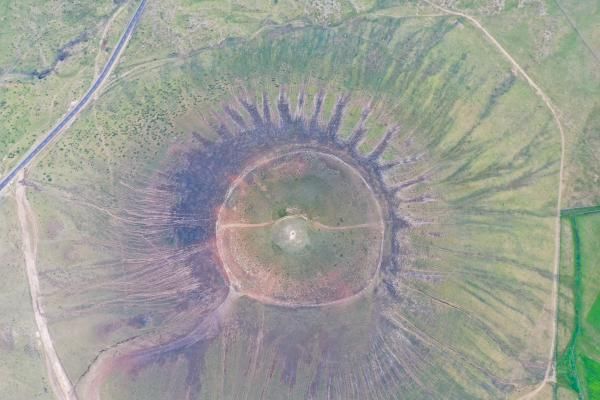  火山|乌兰察布：草原上的火山群
