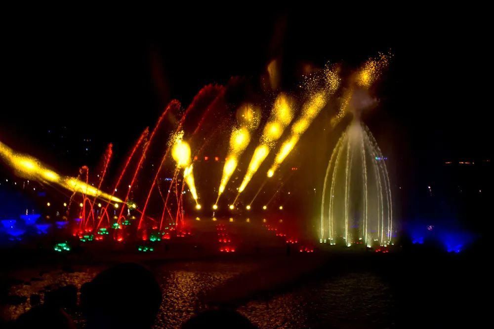  越来越|忻州：今年夏天最美夜景！遗山公园惊艳亮相！忻州越来越好！