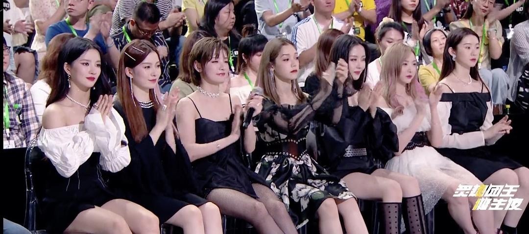 芭蕾舞者|硬糖少女坐姿nene坐着犯困,赵粤不敢动,张艺凡不愧是芭蕾舞者