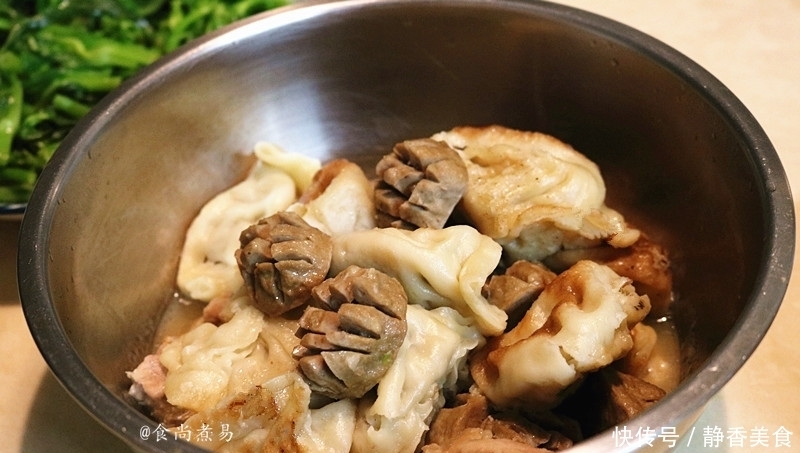上桌|周末做了这顿午餐,三种口味猪大肠端上桌,米饭煲好后一粒未动