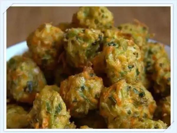 丸子|炸素丸子的做法,记住这几招,做出的丸子好吃不散,全家人都爱吃