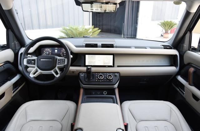  地位|奔驰大G地位不保！全系路虎卫士来袭！