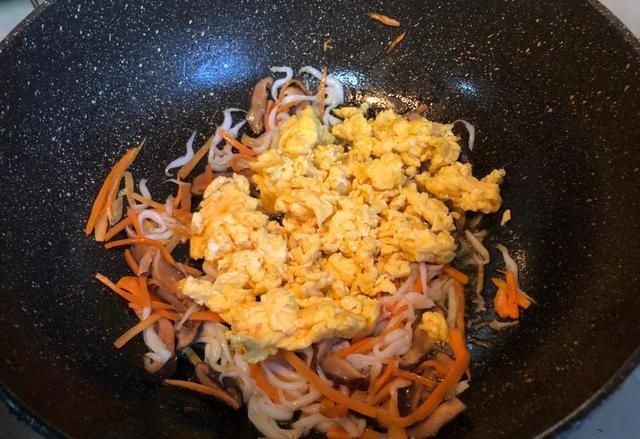 好看|这种鱼高蛋白低脂肪,用它炒蛋味道鲜还没刺,加点配菜好看更营养