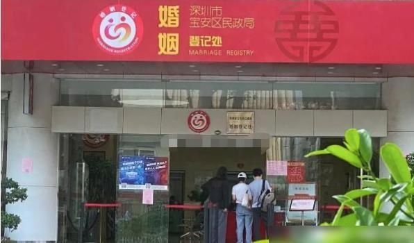  李诞|池子出走卡姆吸毒，程璐思文离婚，笑果文化要糊？