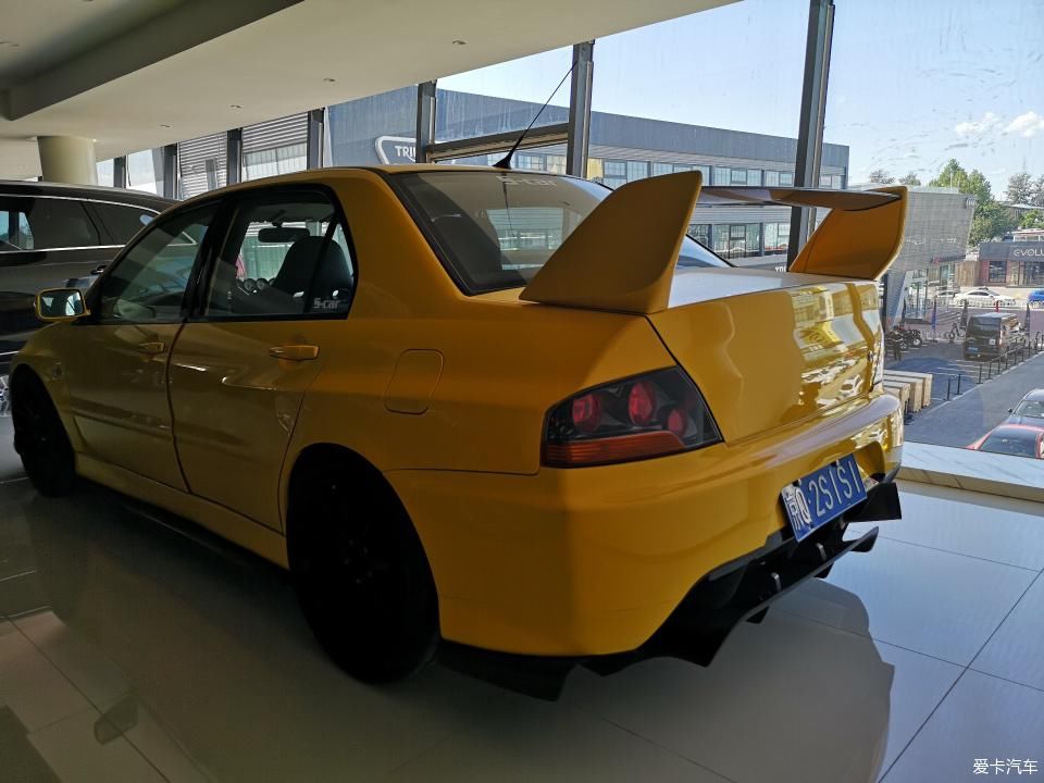  真的|【玩车攻略】情怀至上“大街霸” 柠檬黄EVO9 我真的酸了