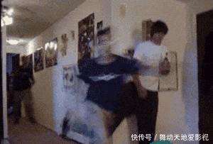 街上|“看这女子的裙子真的挺任性，走在街上我都替她感到尴尬”哈哈哈
