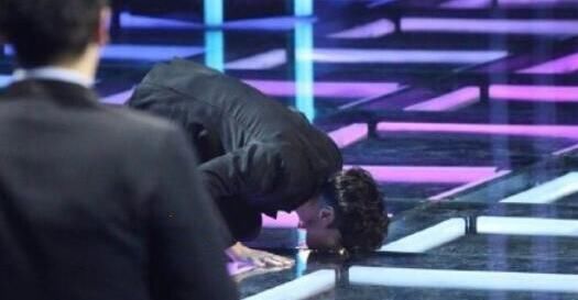  总监|张艺兴排练超时, 音乐总监不满要他下场, 严敏抢过话筒直接开后台