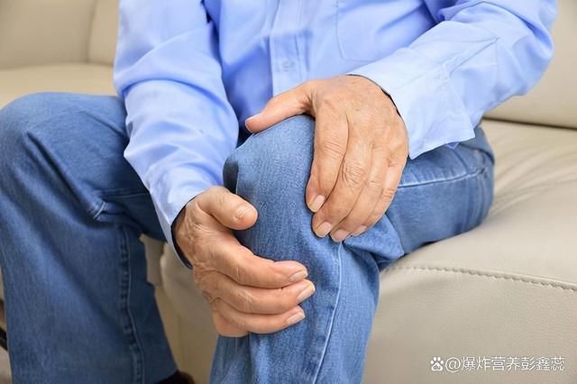 50岁女人出现了骨质疏松能治好吗(50岁以上的女性朋友们，有4种表现当心骨质疏松，避免发生骨折)