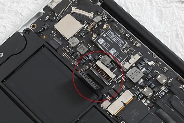  中国|告别MacBook小容量，网友：中国技术让库克泪流满面，这操作香