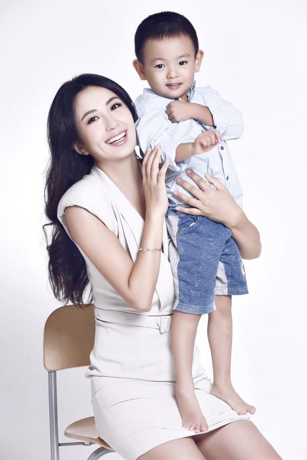  令人|＂童年阴影＂杨童舒45岁又演狠角色！《以家人之名》里令人恨到牙痒